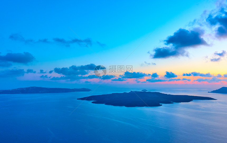 日落时海和岛屿的美景日落风图片