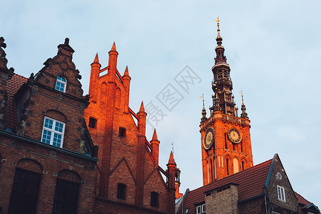 日出时在波兰格但斯克的旧城建筑日出时在格但斯克的旧城建筑图片