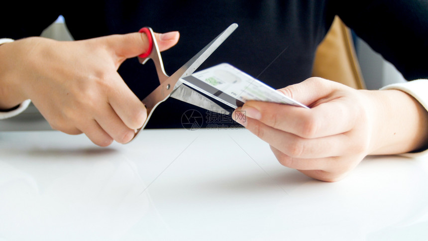 剪刀切过期信用卡剪切过期信用卡图片