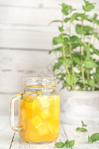 芒果汁加泥瓦罐图片