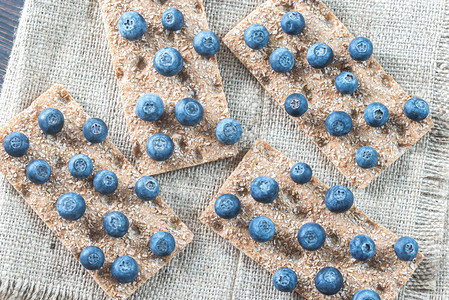 新鲜蓝莓面包图片