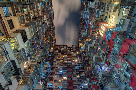 YickFatBuildingQuarryBay香港旧公寓的住宅区高楼大摩天夜里有城市建筑的窗户经济高清图片素材