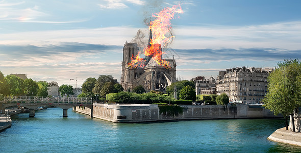 法国巴黎圣母教堂火灾图片
