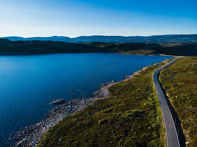 空中观察穿过挪威Hardangervidda高原挪威地貌旅游者Hardangervidda路线穿过挪威Hardangervidd哈丹格尔高清图片素材