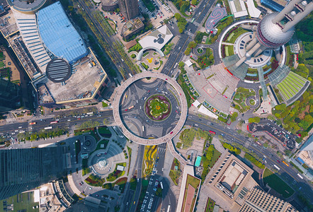 环绕上海市摩天大楼和高办公的环形图景亚洲智能城市的金融区和商业中心图片
