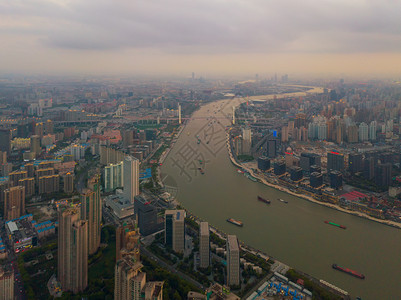 黄浦河上海市的摩天大楼和高办公的空中景象日落时金融区和亚洲智能城市的商业中心城市景观高清图片素材