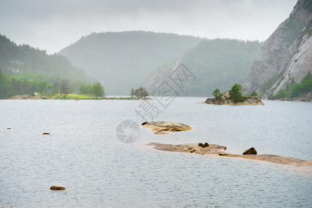挪威岩石地貌山湖挪威石头地貌图片