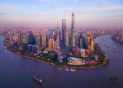 黄浦河上海市的摩天大楼和高办公的空中景象日落时金融区和亚洲智能城市的商业中心地标高清图片素材