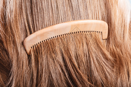 头发理概念直棕色头发木梳子直棕色头发图片