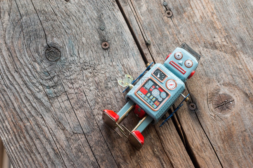 机器人玩具聊天机器人或社交和算法的符号木质纹理图片