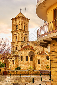 拉纳卡街和塞浦路斯圣拉撒勒教堂高清图片