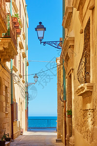 意大利西里岛锡拉丘兹海滨老街图片