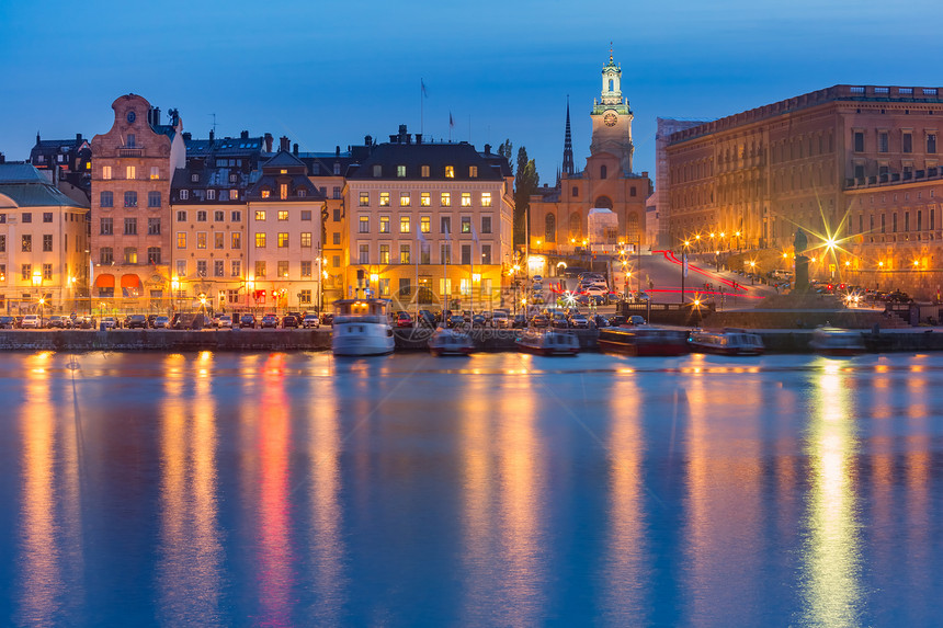 圣尼古拉教堂或斯德哥尔摩大教堂和旧城码头清晨蓝色时间瑞典首都斯德哥尔摩瑞典首都GamlaStan瑞典斯德哥尔摩图片
