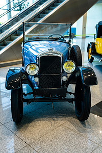 展览上建造的古董车背景图片
