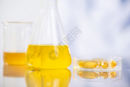 科学家在化实验室测试天然产品提取石油和生物燃料溶液背景图片