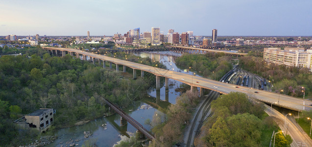 詹姆斯河今早在里士满弗吉尼亚州和周围的里士满河平滑缓慢地标高清图片素材