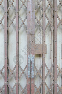 坚硬的旧折叠式门背景图片