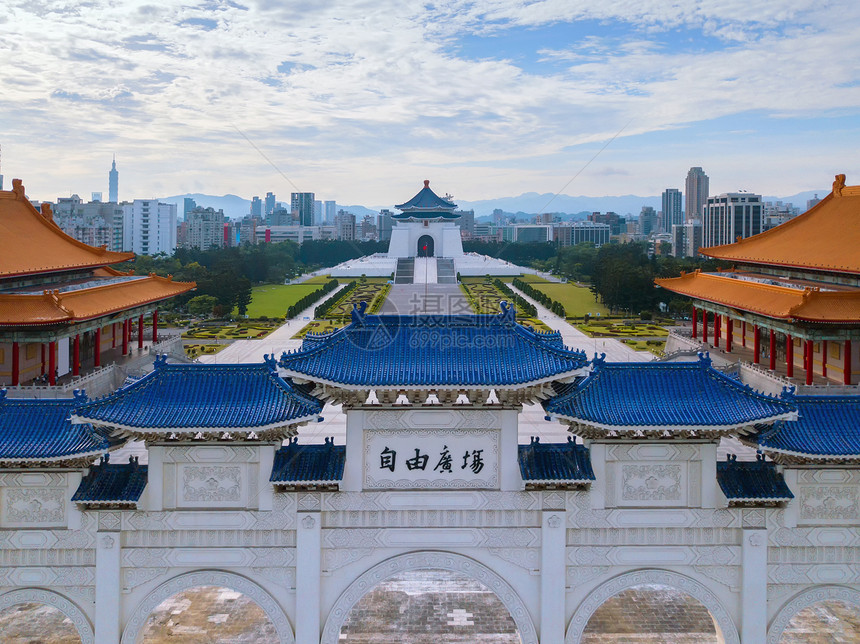 北市清开石纪念馆的空中景象金融区和智能城市的商业中心天桥和高楼建筑图片