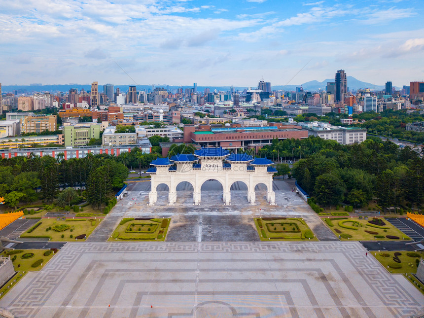 北市清开石纪念馆的空中景象金融区和智能城市的商业中心天桥和高楼建筑图片