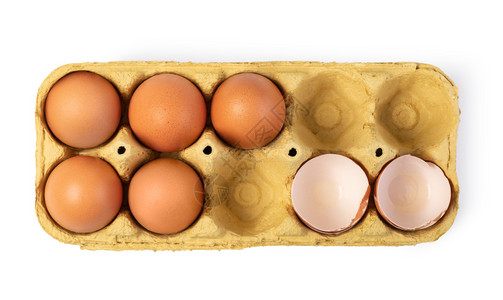 纸箱中十个鸡蛋白底孤立棕色鸡蛋高清图片