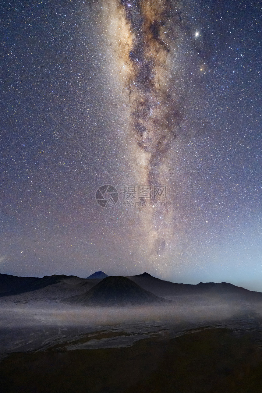 火山活跃也是东爪哇旅游景点之一印度尼西亚天文学图片
