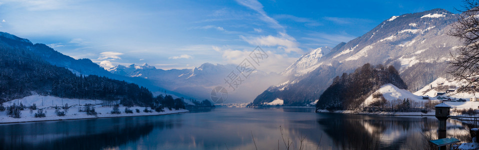 太浩湖湖边美丽的冬天风景背景