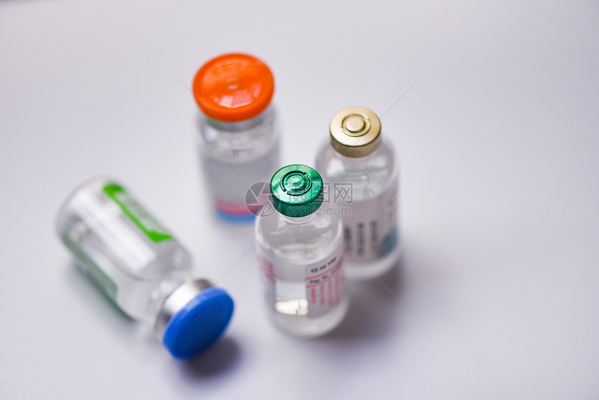 灰色背景注射针头的药瓶玻璃用瓶设备护士或医生疗工具图片