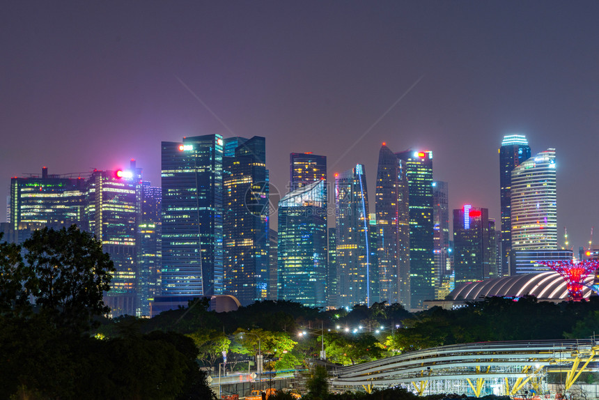 金融区和商业中心在亚洲技术智能城市高楼大图片
