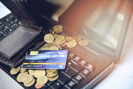 在线购物概念钱包和Coin信用卡债务增加的负打字高清图片素材
