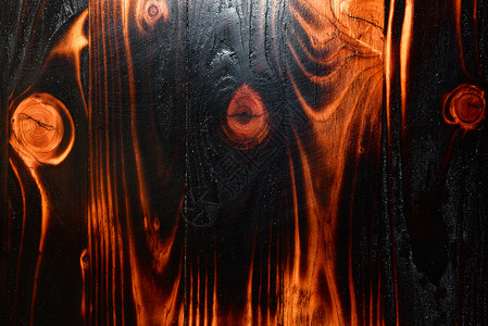 木质纹理暗底松木燃烧图片