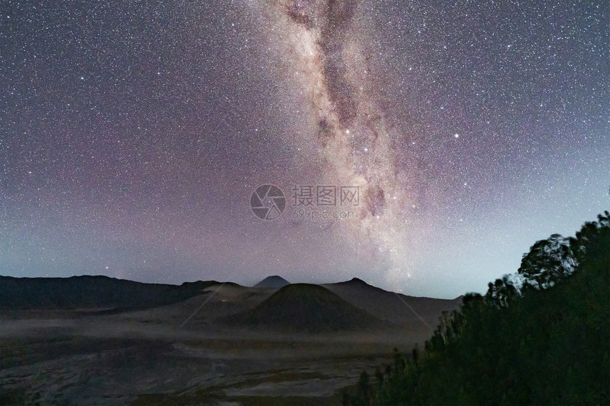 火山活跃也是东爪哇旅游景点之一印度尼西亚天文学图片
