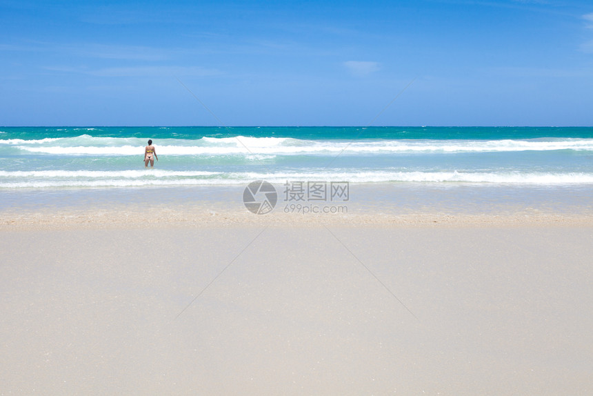 泰国海滩沙和作为假日概念图片