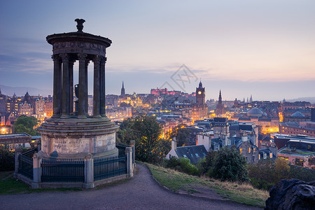 Edinburgh市英国苏格兰卡尔顿山夜间高清图片
