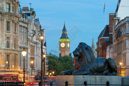 威斯敏特宫BigBenTrafalgar广场夜间英国伦敦图片