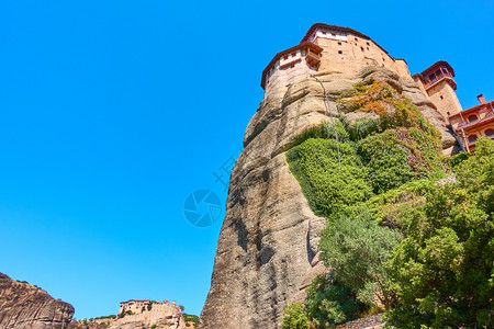 希腊Meteora市悬崖顶的罗萨努和瓦拉姆修道院图片