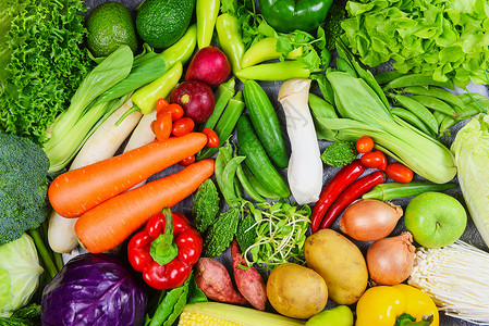 混合蔬菜和水果背景健康食品清洁健康各类新鲜成熟水果子红黄紫色和绿蔬菜市场收获农产品背景图片