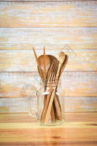 自然厨房工具木制品厨房用具背景有勺叉筷具图片