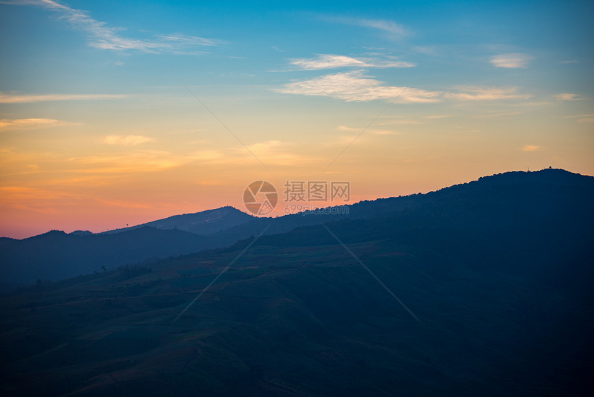 山上大景色日落天空多彩图片