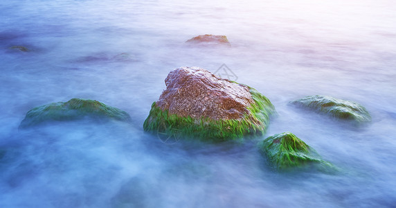 美丽的海景自然构成云和水雾背景图片