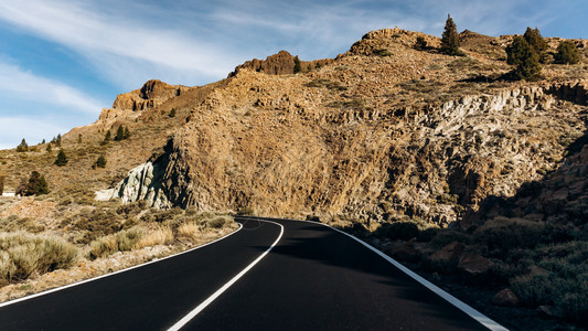 黑色的美丽道路图片