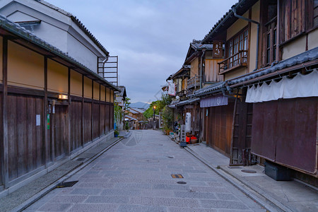 日出时旅游景点传统建筑背景图片