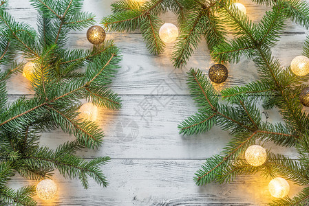 圣诞树枝木本底有灯光图片