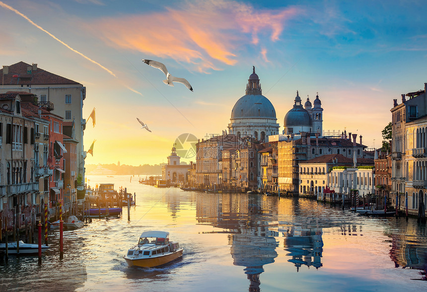 在意大利威尼斯的运河上美丽的平静日落威尼斯的大运河上图片