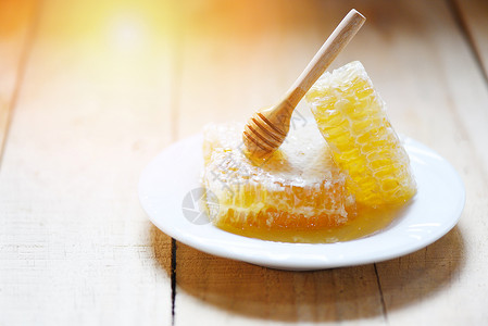 新鲜的蜜蜂健康的食物黄色甜蜂窝切片图片