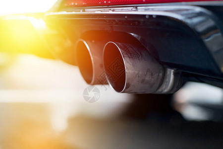 汽车排气管污染环境概念图片