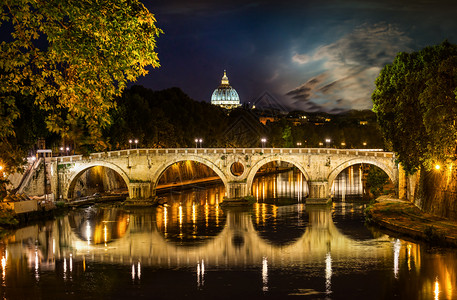 在意大利罗马的西斯托桥和蒂贝尔河的视图图片