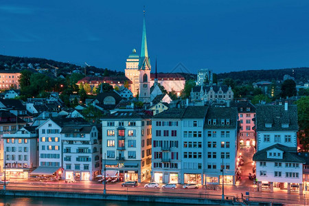 将改革进行到底在瑞士最大的城市苏黎世旧清晨蓝色时分对旧城和林马特河进行空中观察背景
