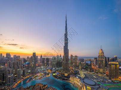 迪拜下城顶楼和喷泉阿拉伯联合酋长国或阿金融区和智能城市商业区的BurjKhalifa空中观察背景图片