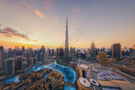 迪拜下城顶楼和喷泉阿拉伯联合酋长国或阿金融区和智能城市商业区的BurjKhalifa空中观察背景图片