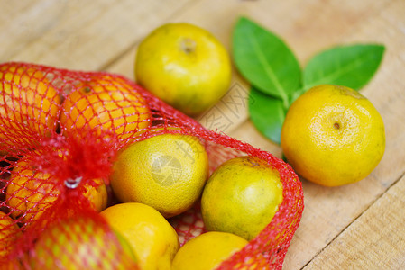 收获橙子和叶健康水果概念木本的新鲜橙子水果图片